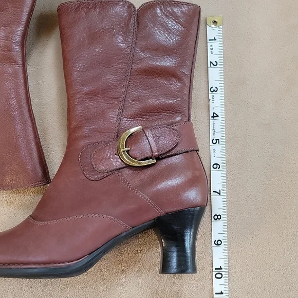 Clarks Brown Leather Ankle Boots With Buckle Size 6.5 EUC - Picture 3 of 9